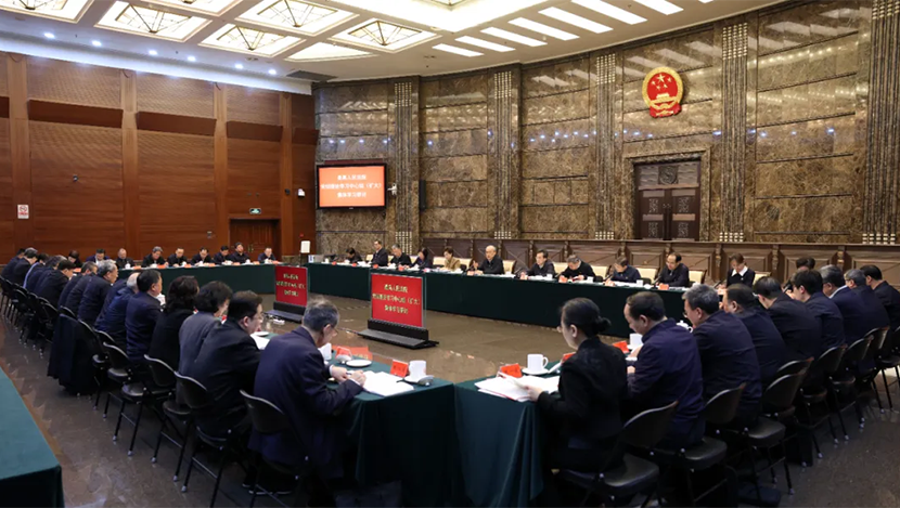 学习教育：在深学、真查、实改上下功夫