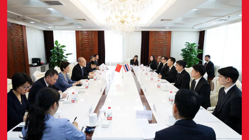 张军会见泰国大理院院长阿迪萨·丹滴翁